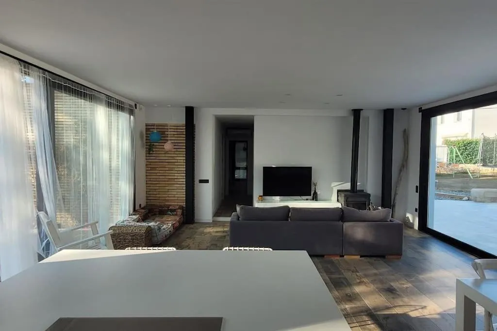 Villa Mediterranean, Piscina Privada, Barbacoa. カラファット